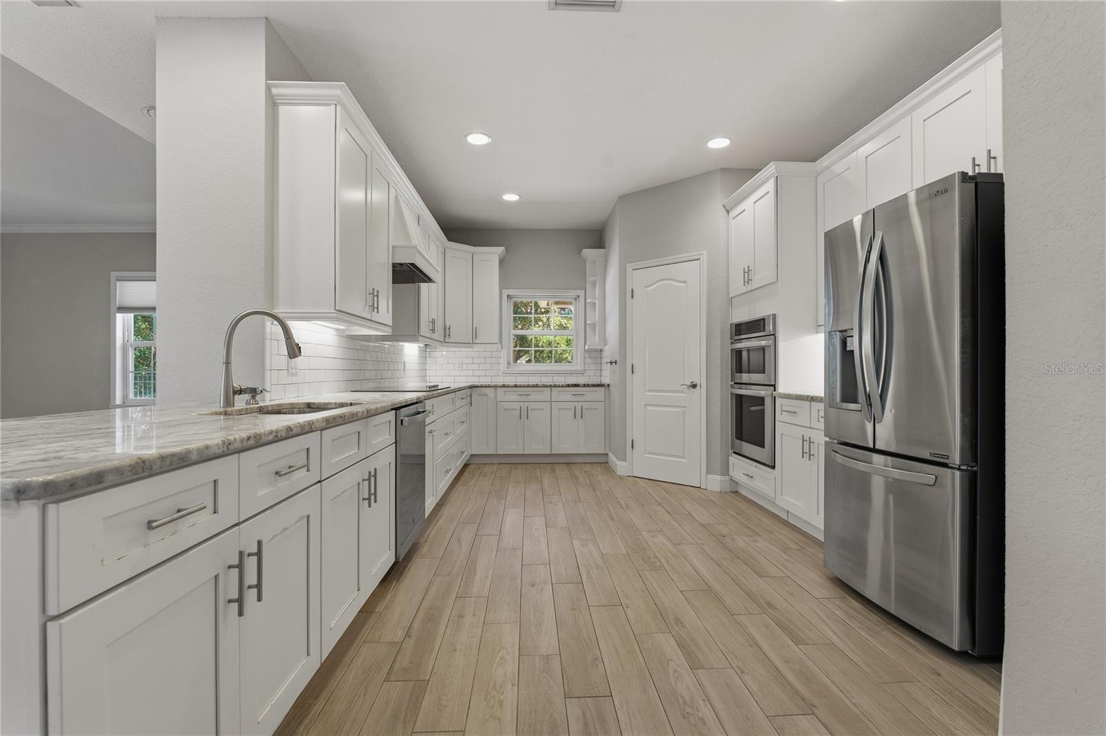 Image 16 of 74 For 316 Lochen Cir Se