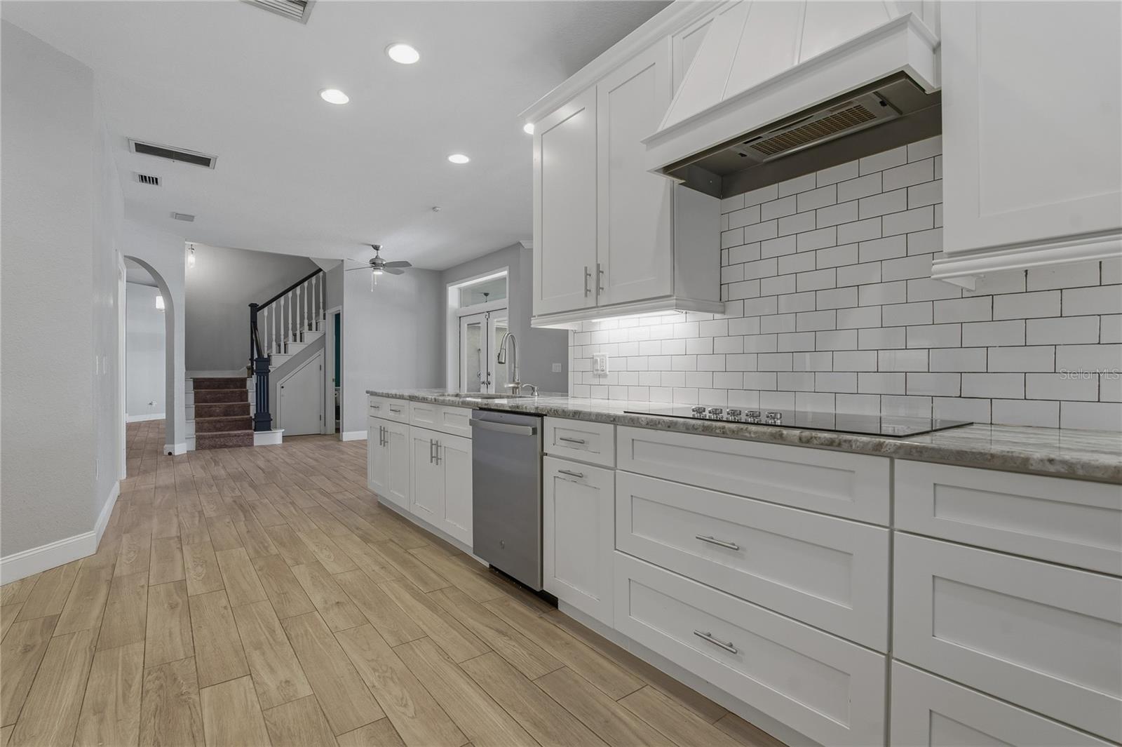 Image 18 of 74 For 316 Lochen Cir Se