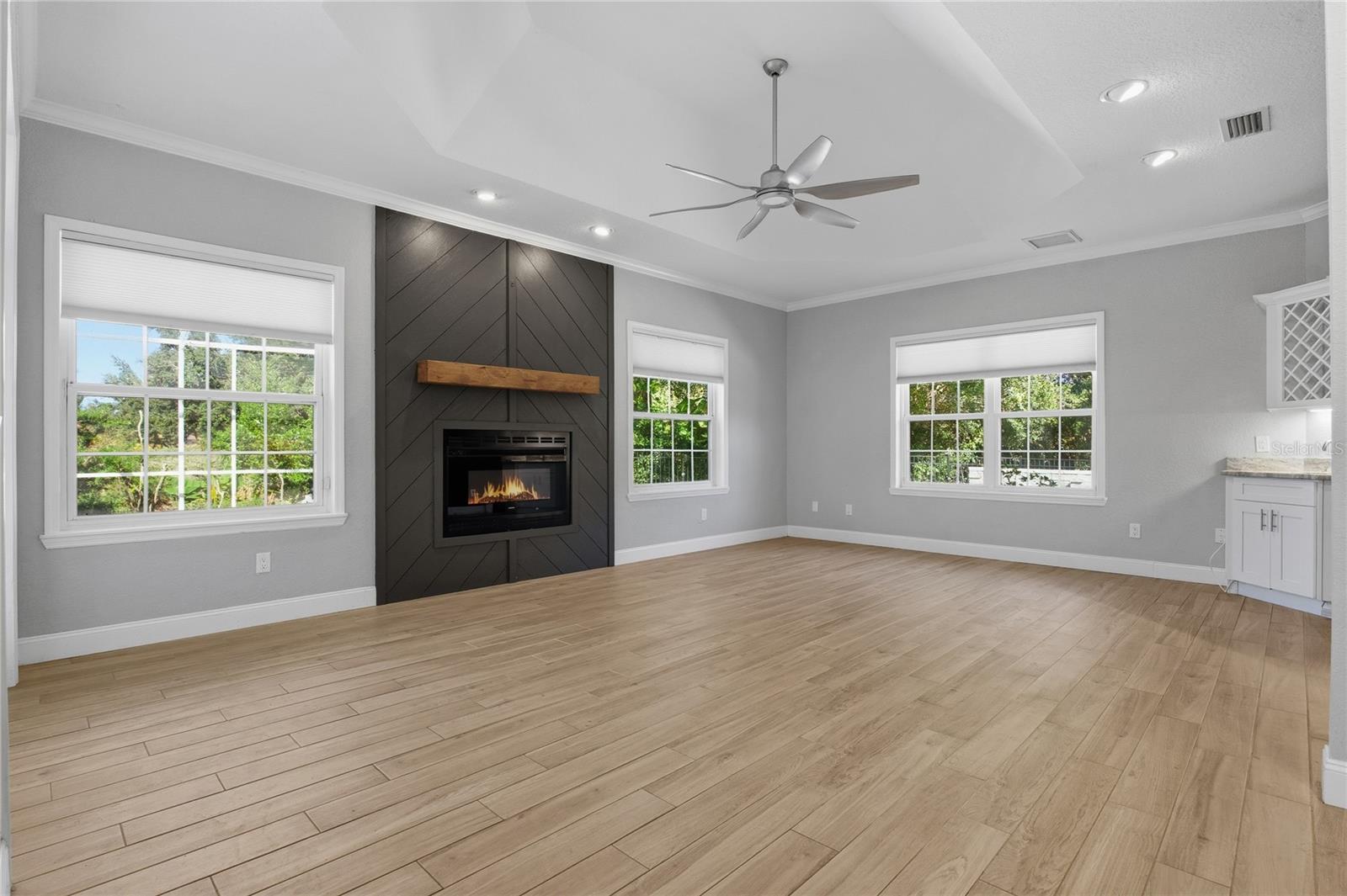 Image 20 of 74 For 316 Lochen Cir Se