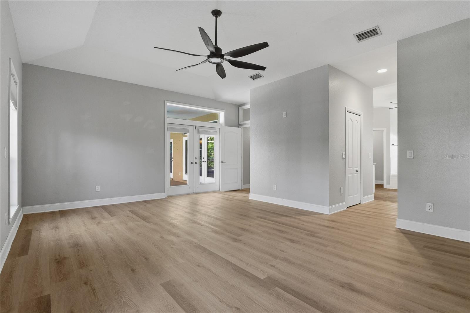 Image 26 of 74 For 316 Lochen Cir Se