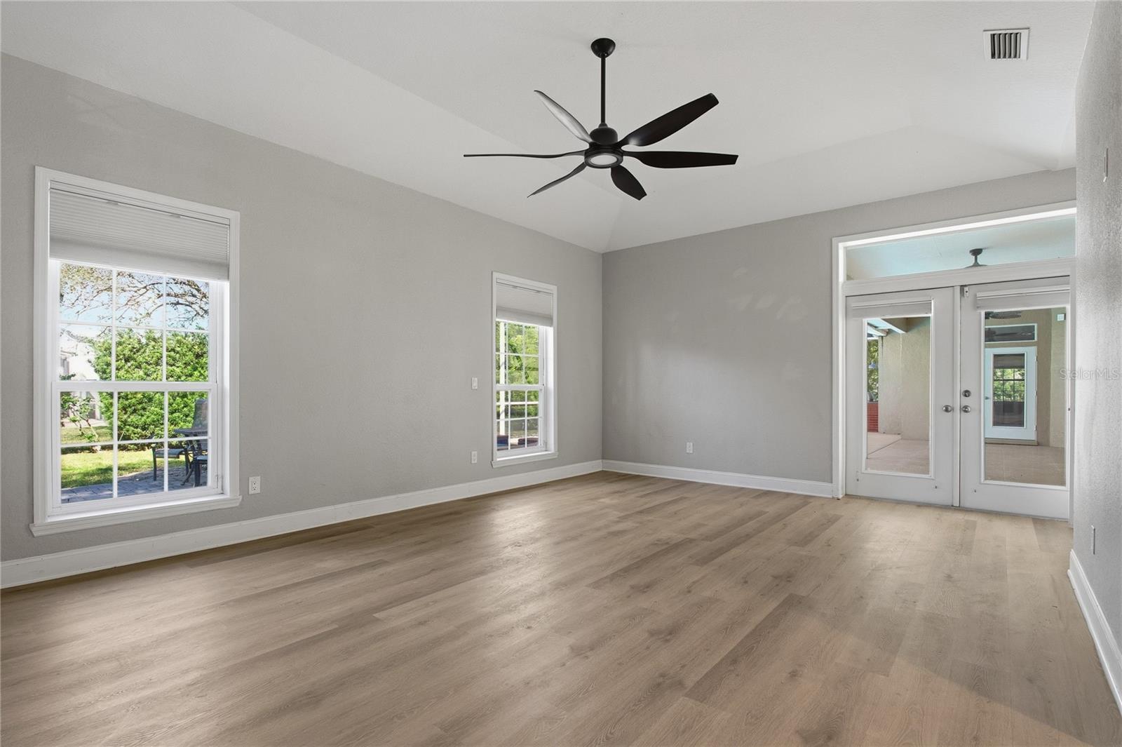 Image 27 of 74 For 316 Lochen Cir Se