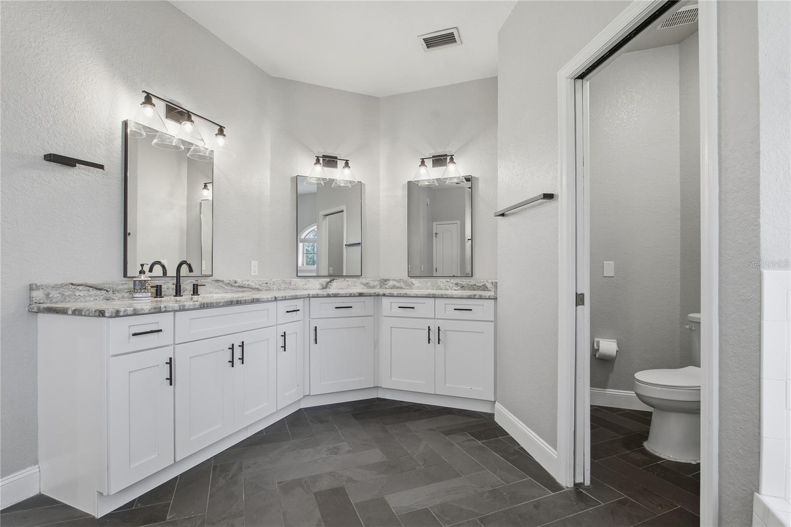 Image 29 of 74 For 316 Lochen Cir Se