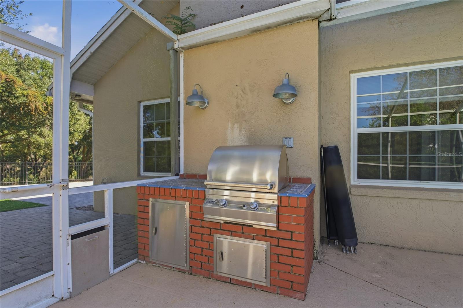 Image 52 of 74 For 316 Lochen Cir Se