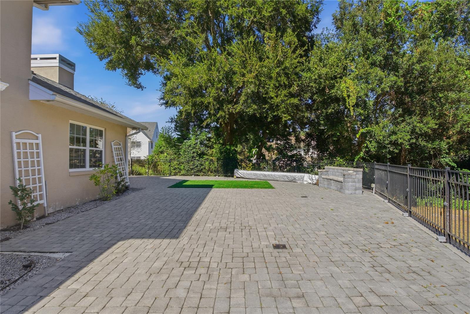 Image 59 of 74 For 316 Lochen Cir Se