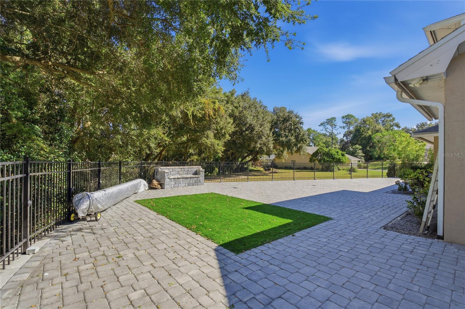 Image 60 of 74 For 316 Lochen Cir Se