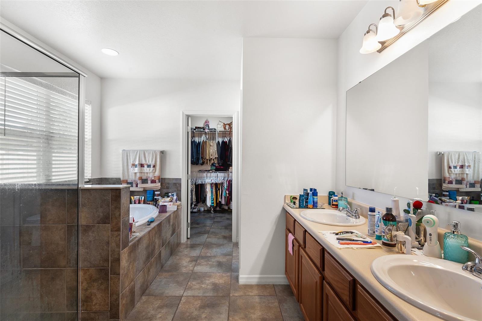 Image 27 of 43 For 236 Barrington Drive