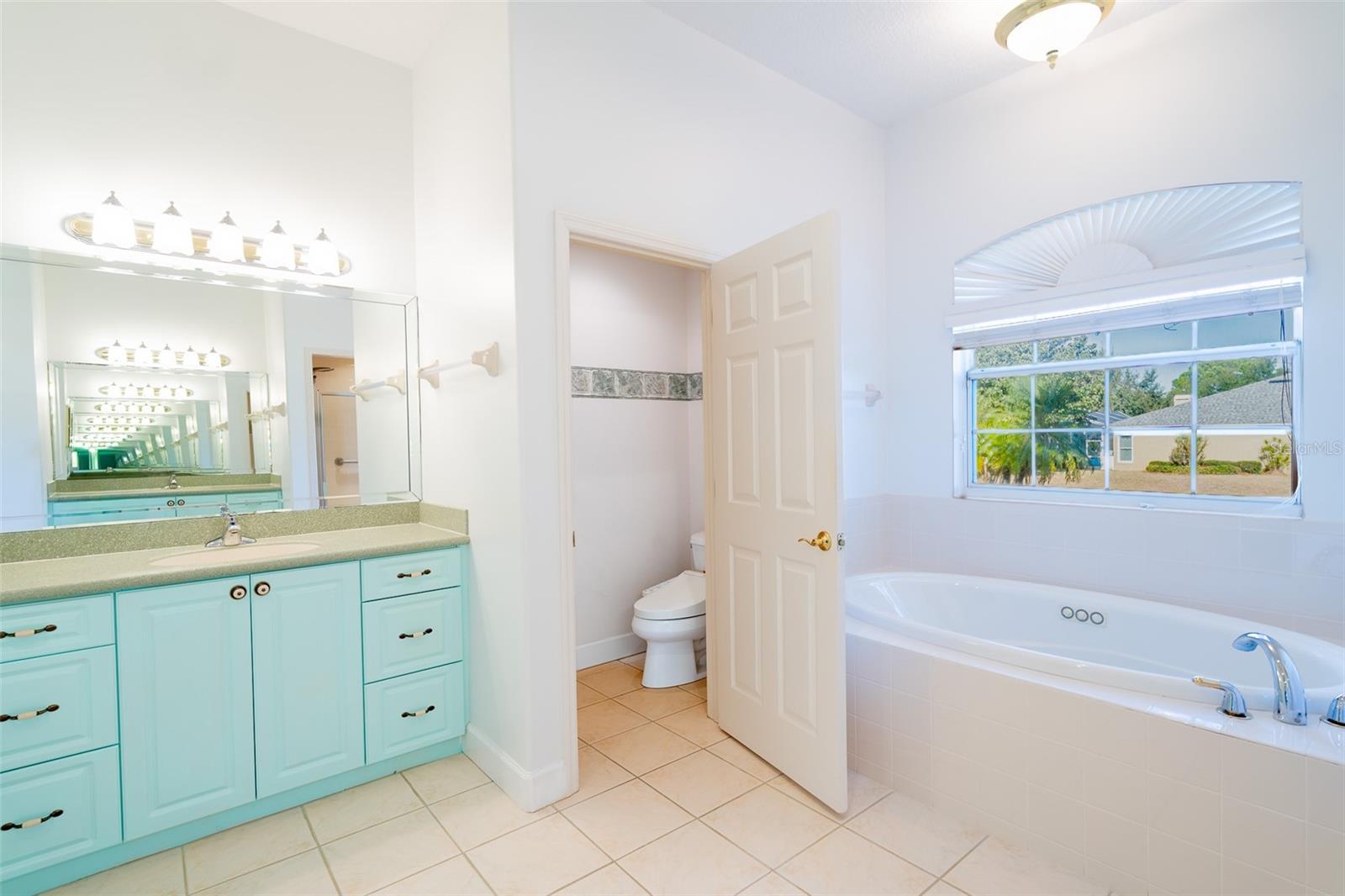 Image 13 of 38 For 304 Lochen Circle Se