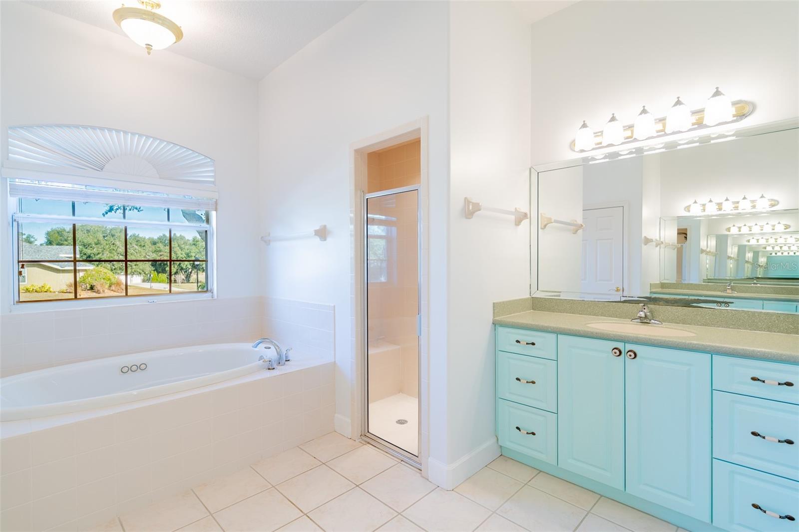 Image 14 of 38 For 304 Lochen Circle Se