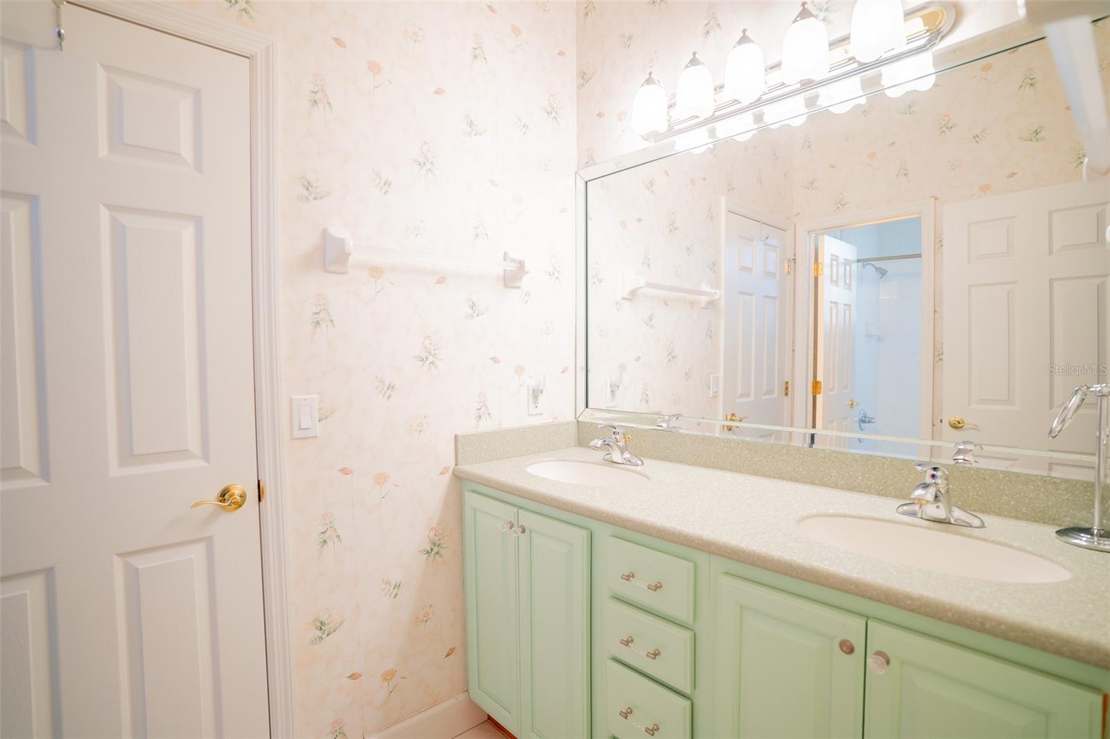 Image 16 of 38 For 304 Lochen Circle Se