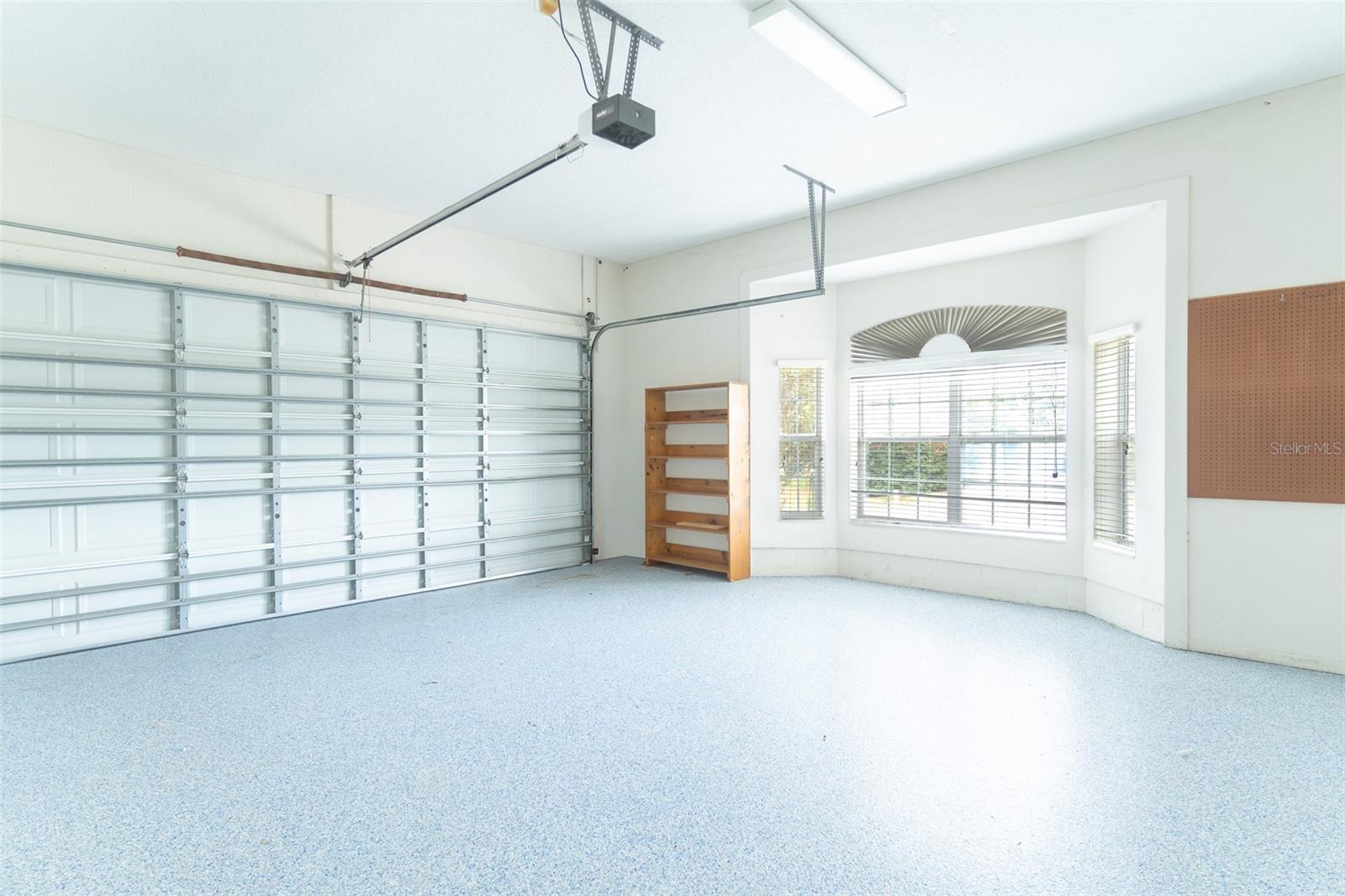 Image 22 of 38 For 304 Lochen Circle Se