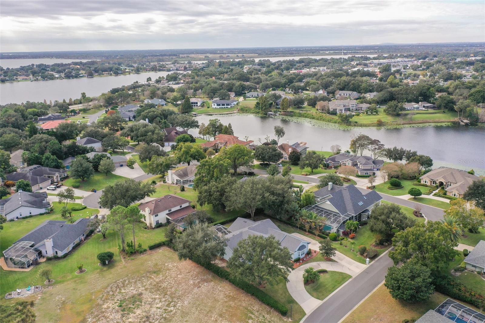 Image 29 of 38 For 304 Lochen Circle Se