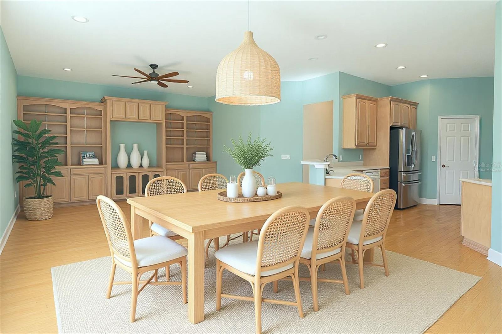 Image 3 of 38 For 304 Lochen Circle Se