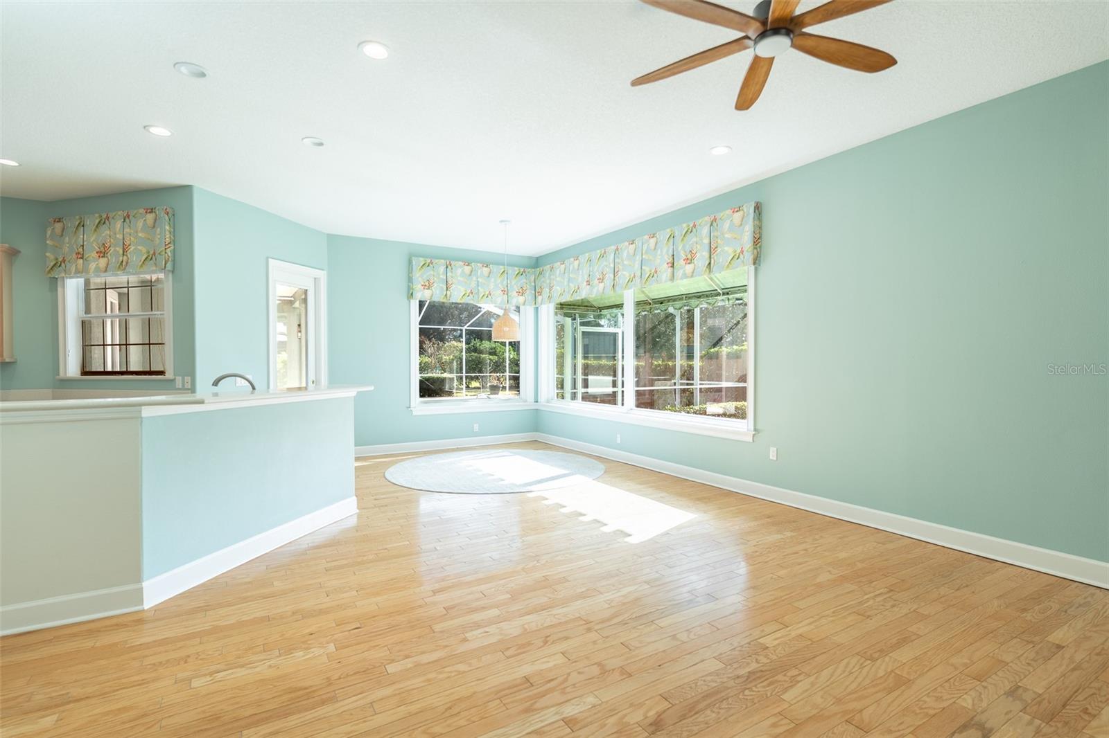 Image 6 of 38 For 304 Lochen Circle Se