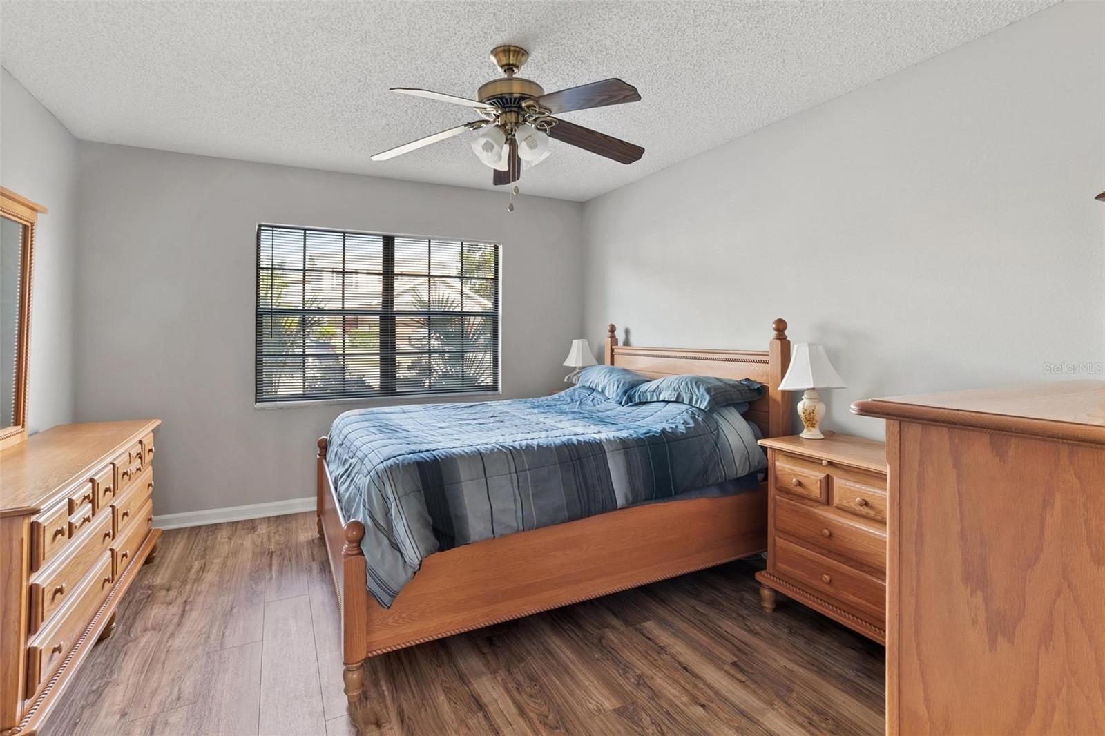 Image 12 of 27 For 516 Lake Dexter Boulevard