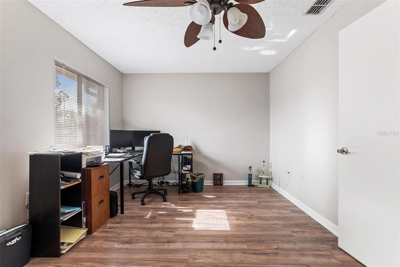 Image 14 of 27 For 516 Lake Dexter Boulevard