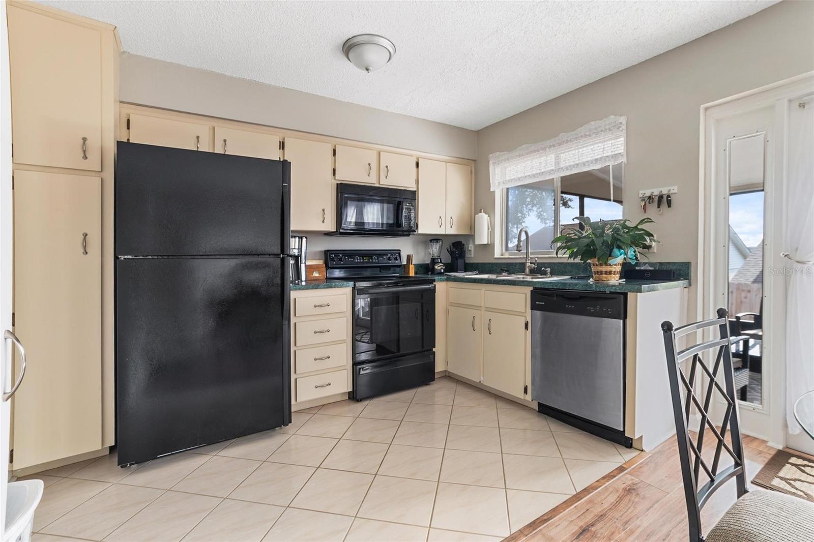 Image 15 of 27 For 516 Lake Dexter Boulevard