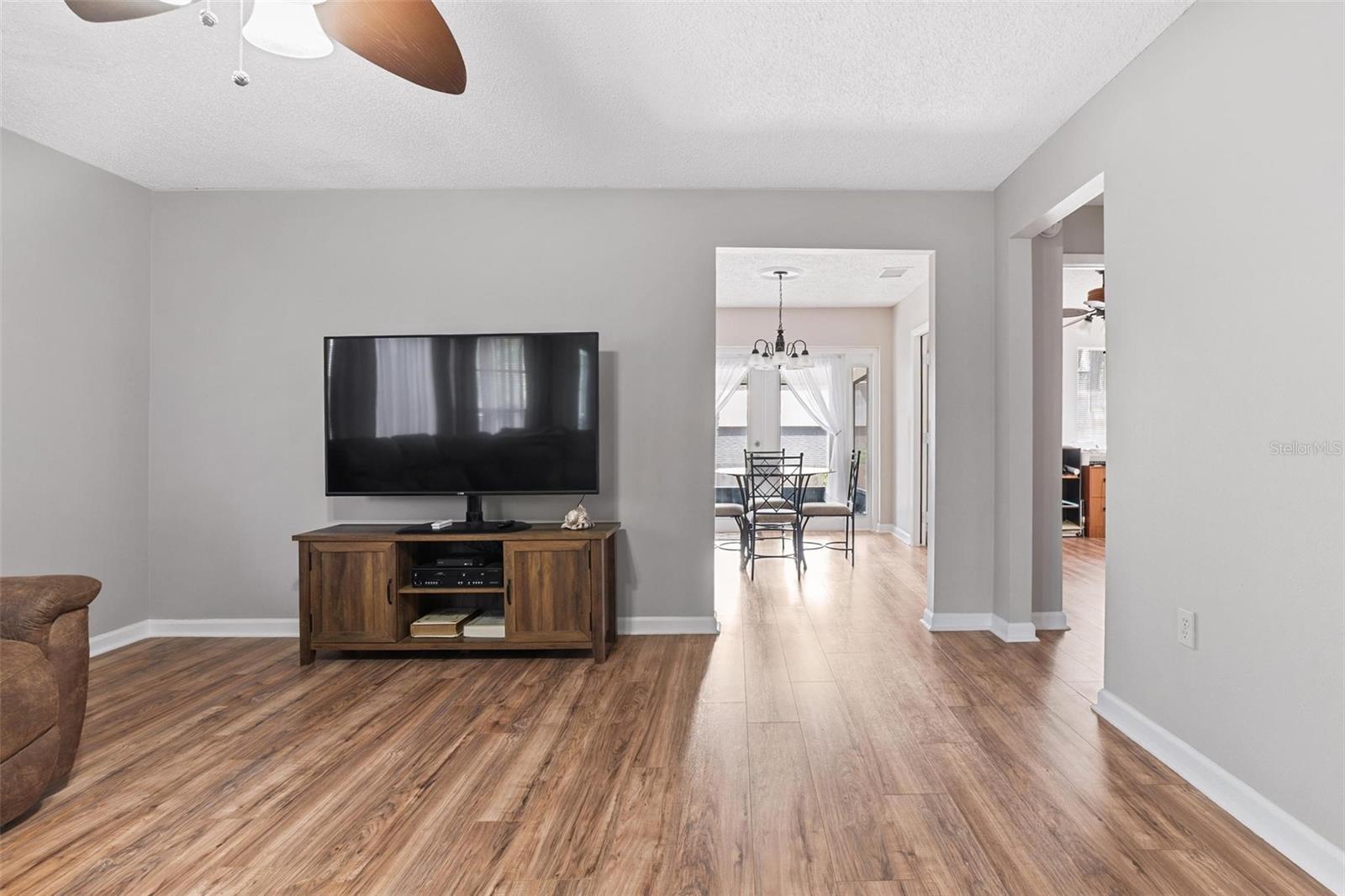 Image 17 of 27 For 516 Lake Dexter Boulevard