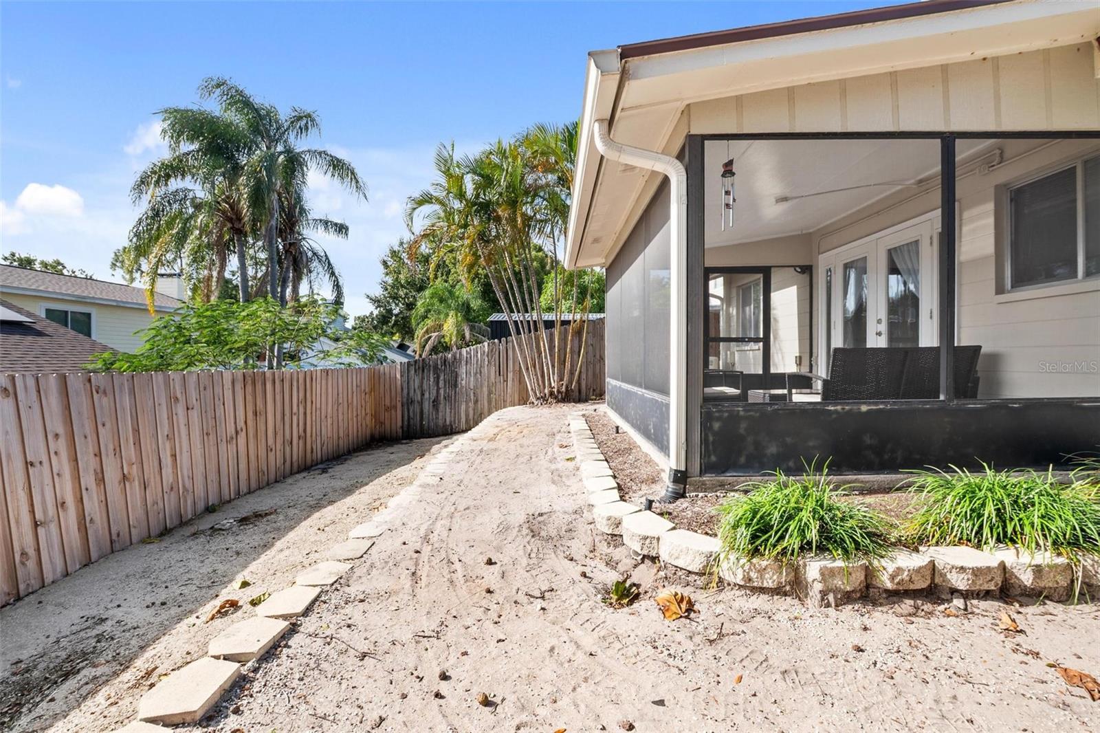 Image 19 of 27 For 516 Lake Dexter Boulevard