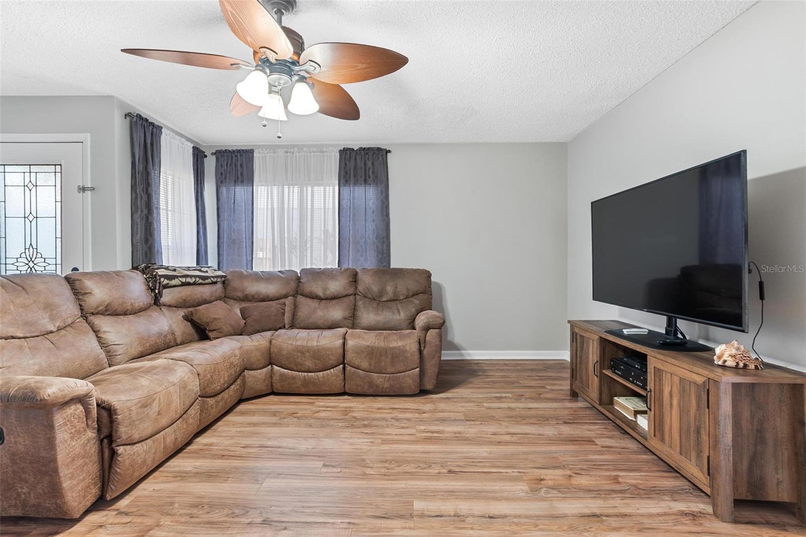 Image 5 of 27 For 516 Lake Dexter Boulevard