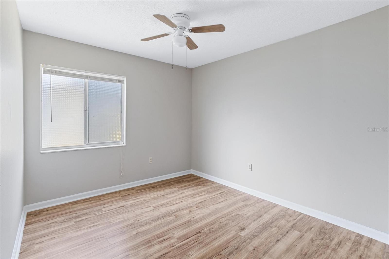 Image 9 of 27 For 516 Lake Dexter Boulevard