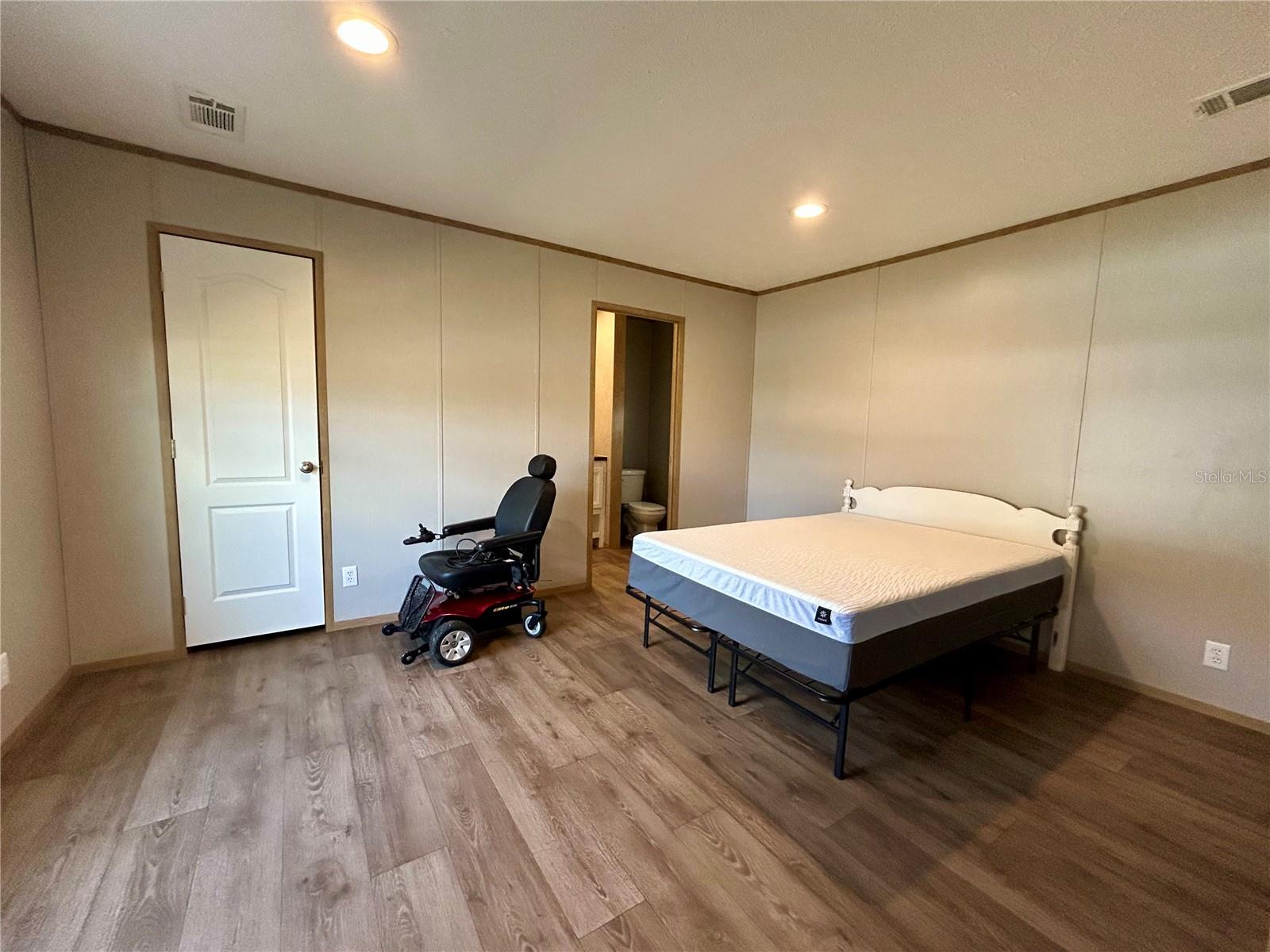 Image 17 of 21 For 3039 Heather Way