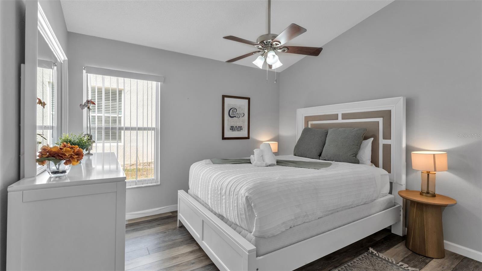 Image 10 of 39 For 333 Castlemain Circle