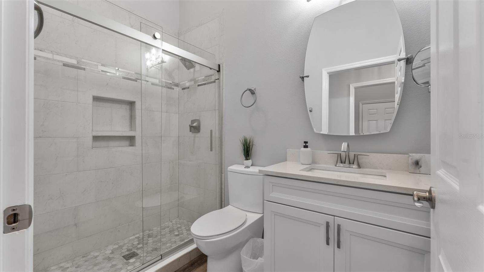 Image 11 of 39 For 333 Castlemain Circle