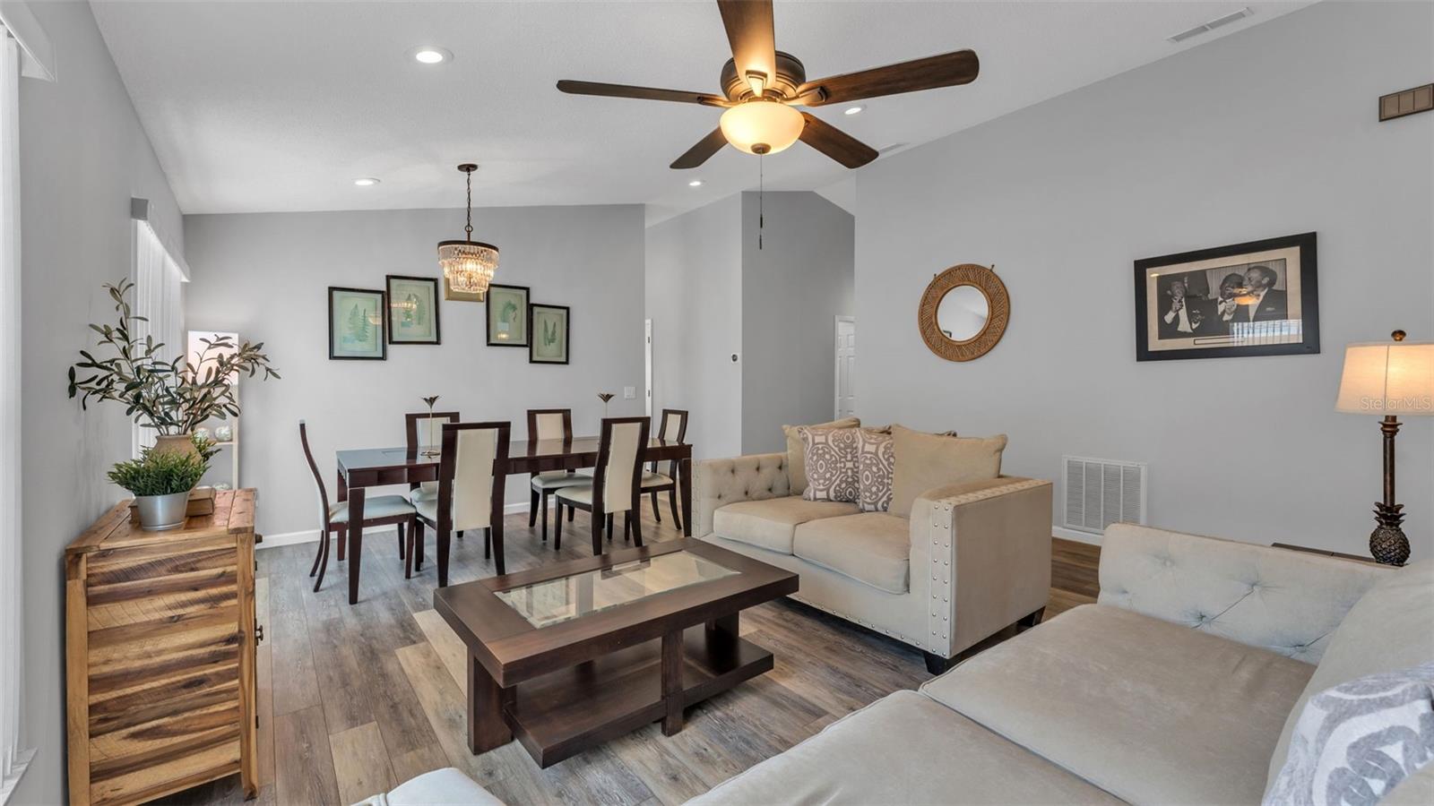 Image 12 of 39 For 333 Castlemain Circle