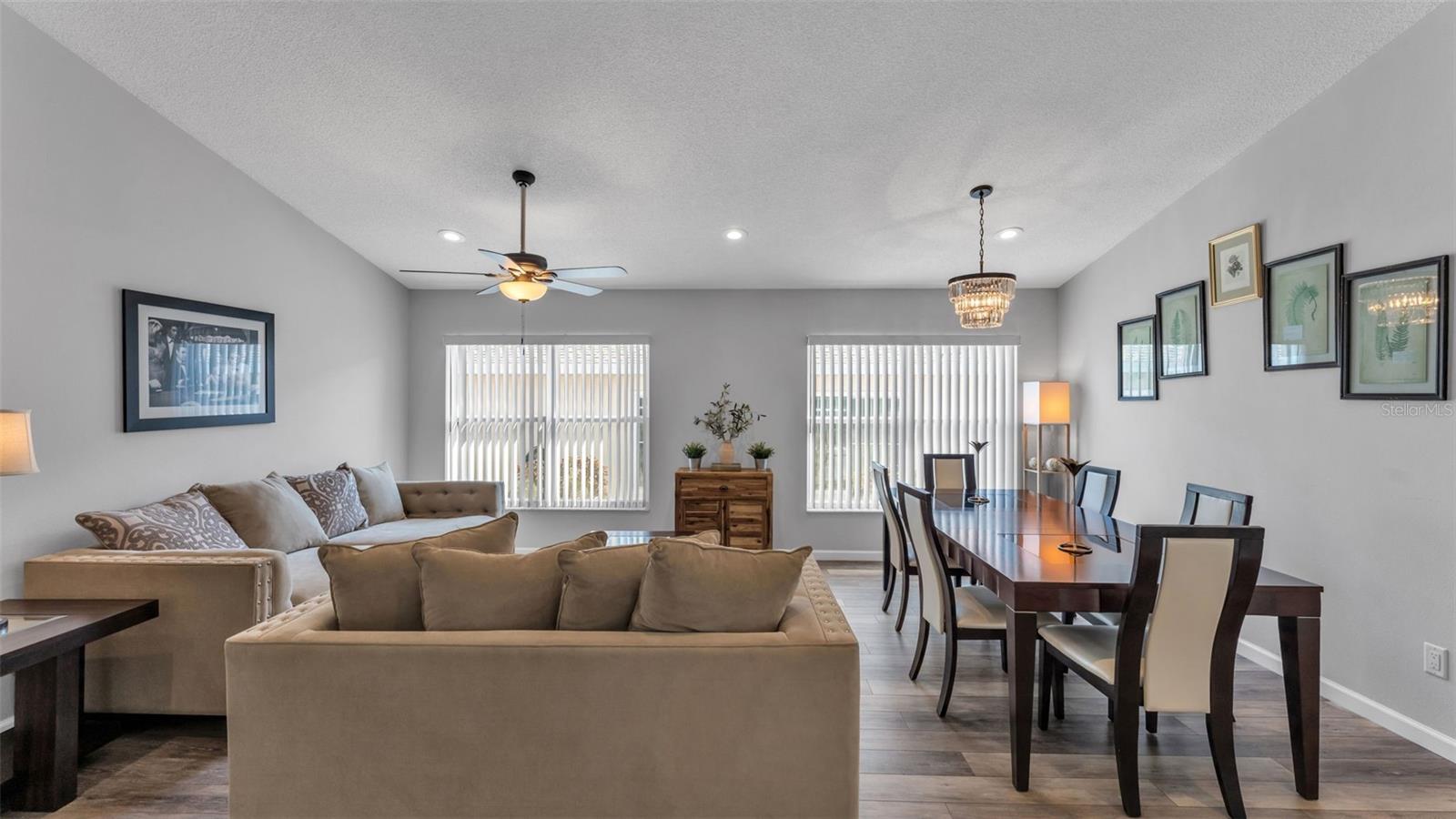 Image 16 of 39 For 333 Castlemain Circle