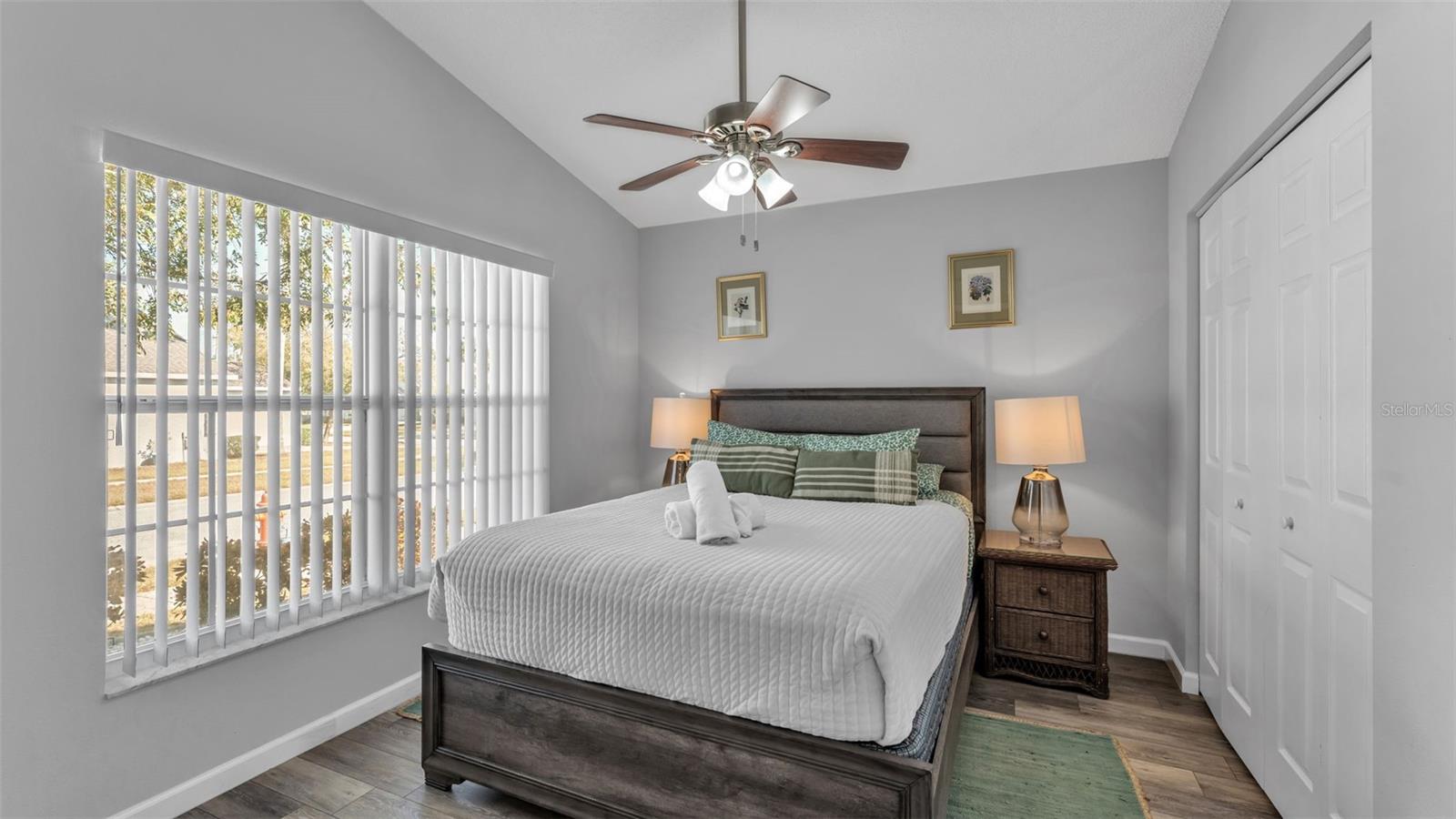 Image 21 of 39 For 333 Castlemain Circle