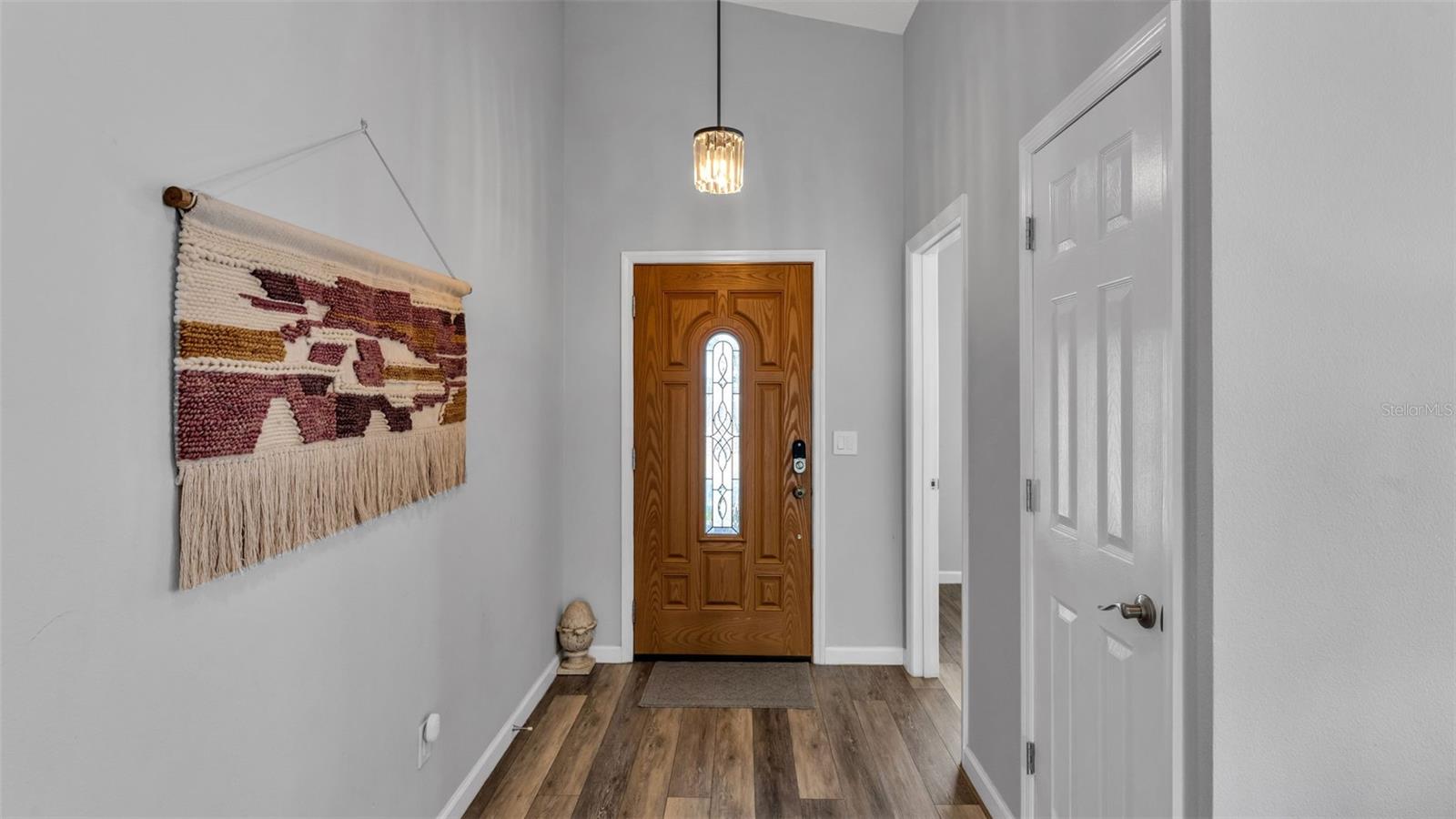 Image 22 of 39 For 333 Castlemain Circle