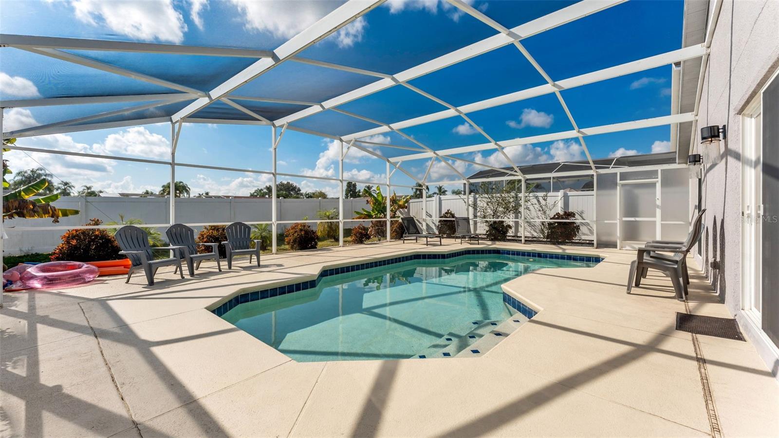 Image 26 of 39 For 333 Castlemain Circle