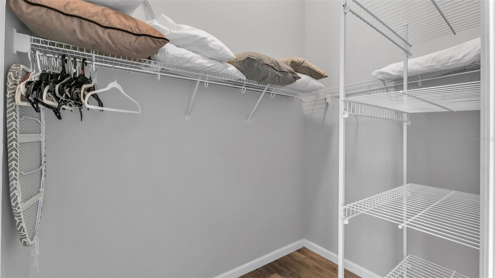 Image 27 of 39 For 333 Castlemain Circle