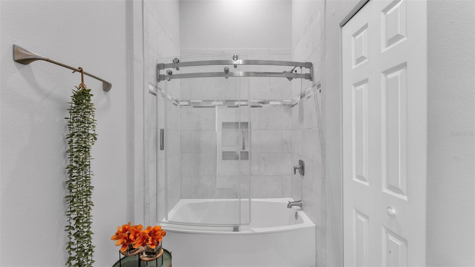 Image 29 of 39 For 333 Castlemain Circle