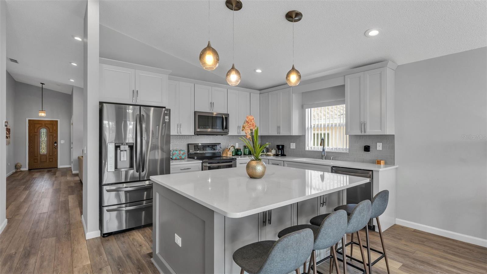 Image 3 of 39 For 333 Castlemain Circle