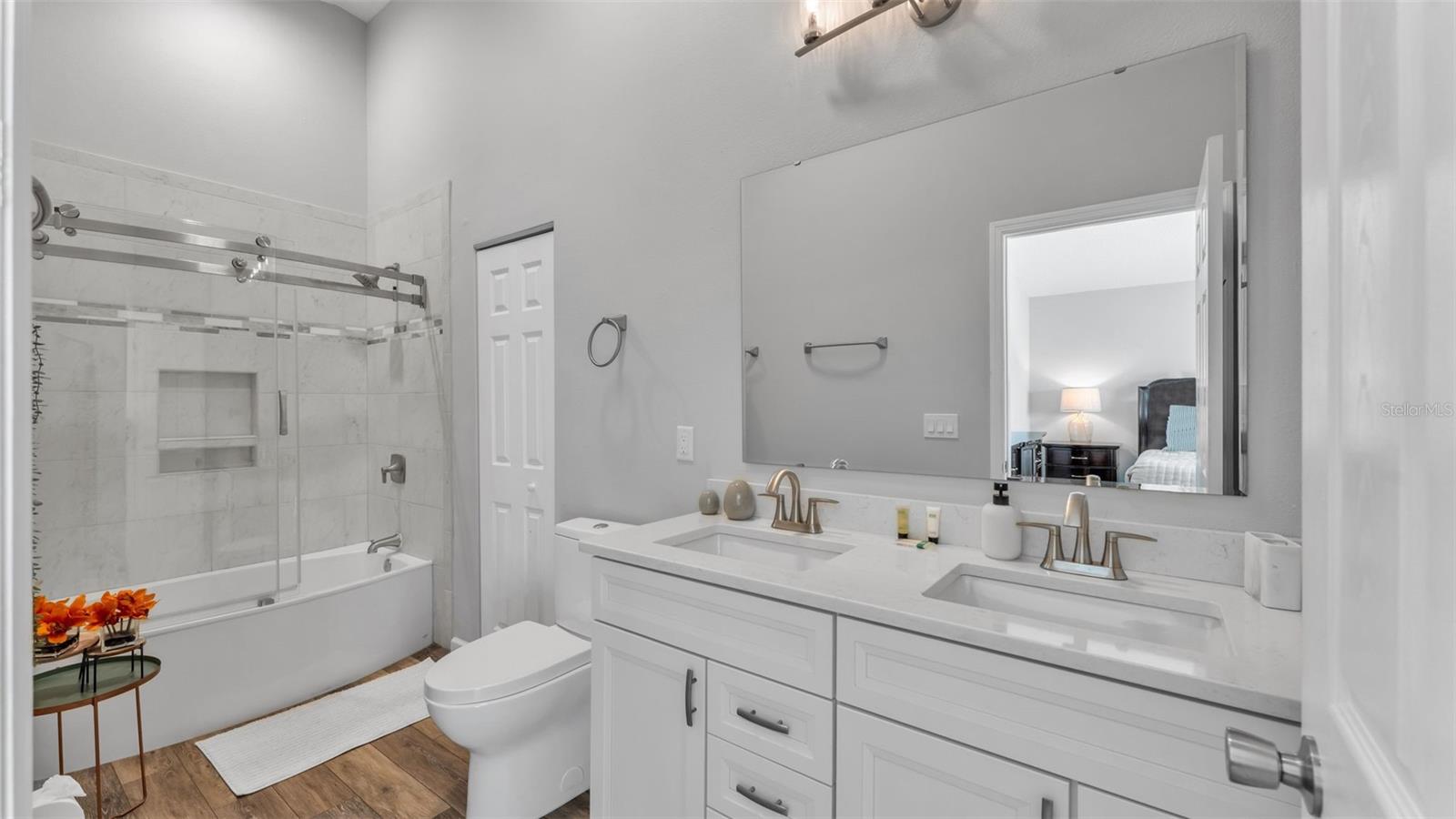 Image 30 of 39 For 333 Castlemain Circle