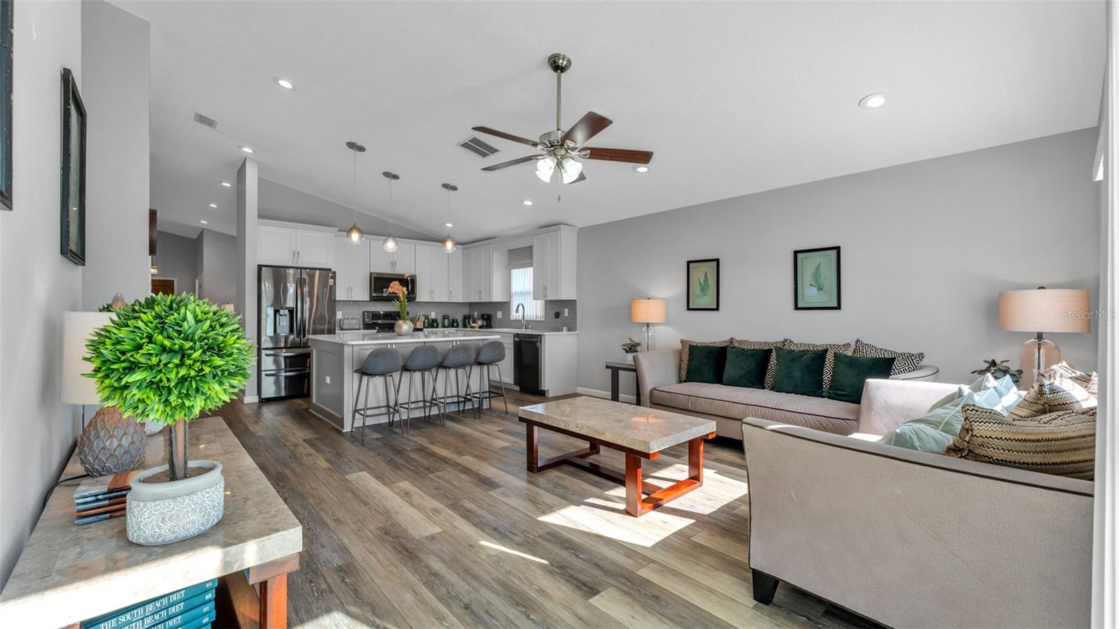 Image 34 of 39 For 333 Castlemain Circle