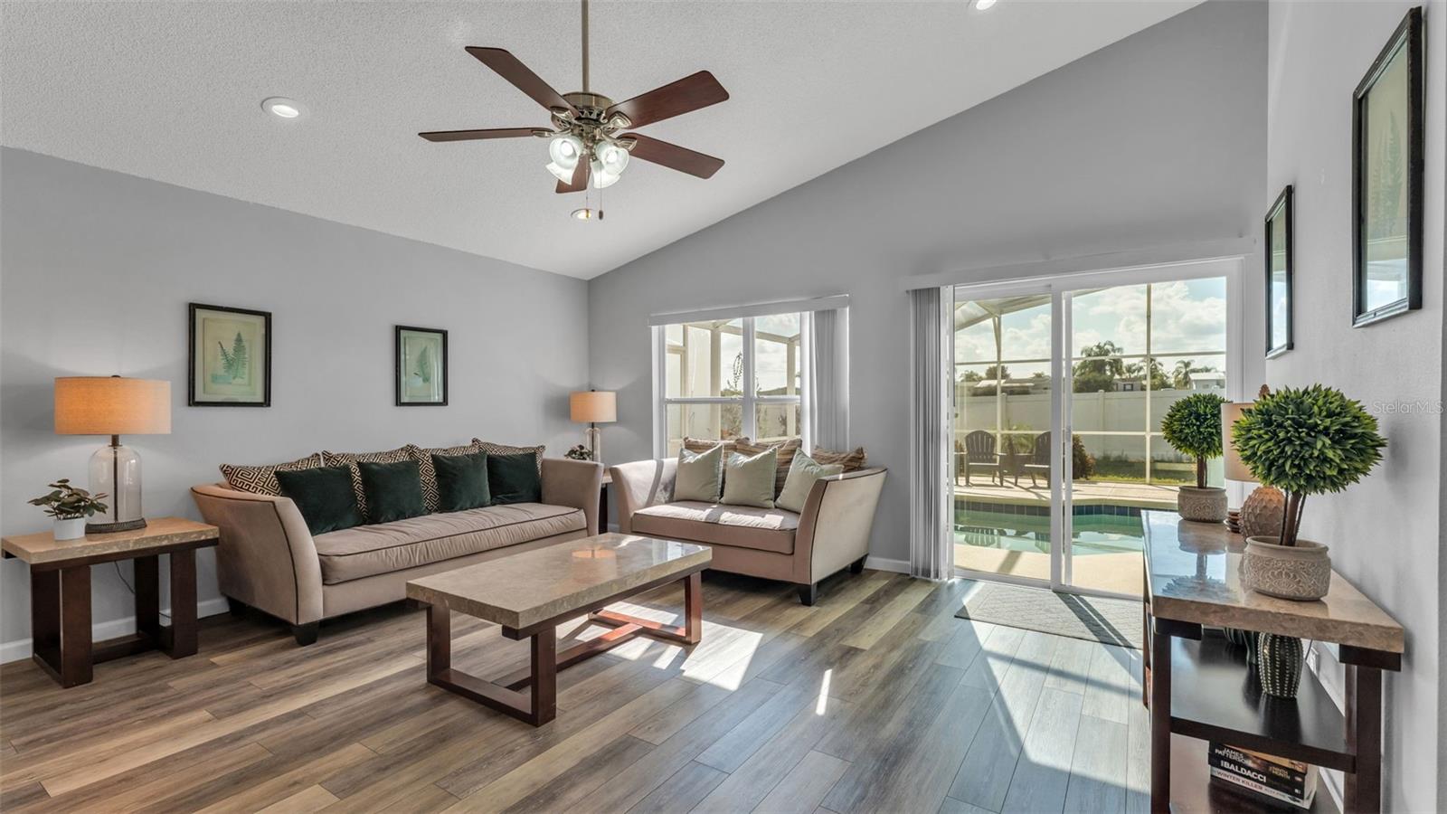 Image 35 of 39 For 333 Castlemain Circle