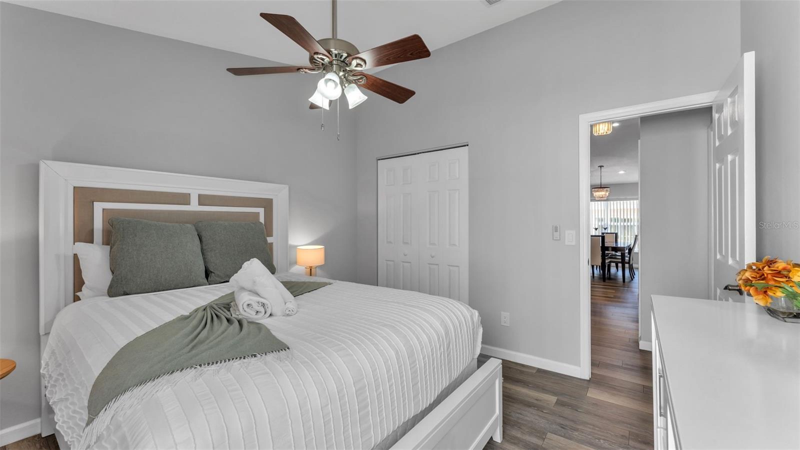 Image 9 of 39 For 333 Castlemain Circle