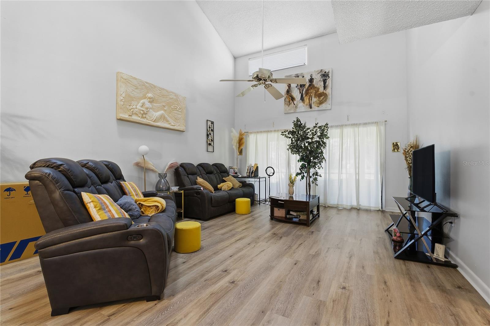 Image 5 of 67 For 116 Coventry Ln