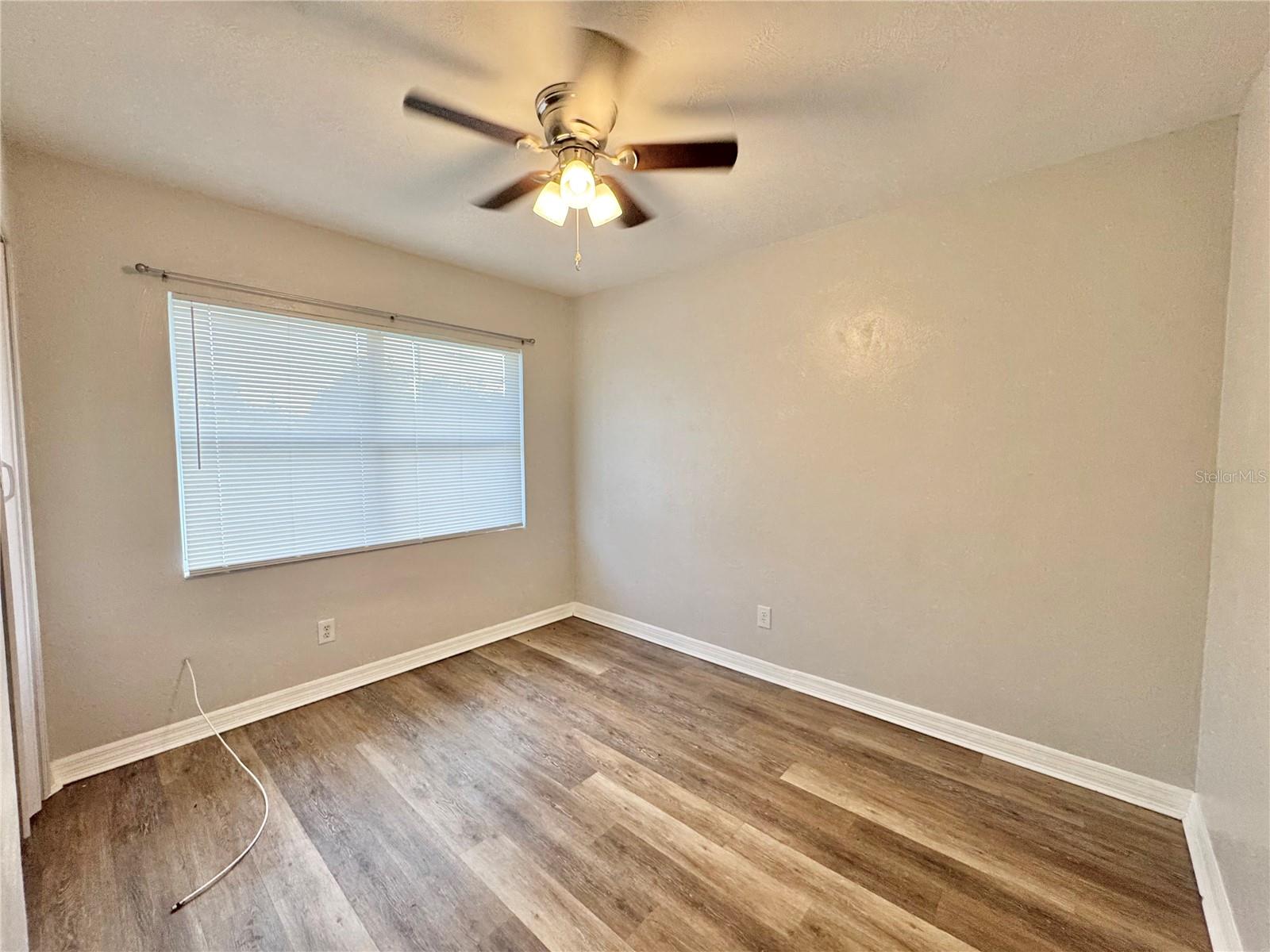 Image 13 of 25 For 674 Avenue L Se