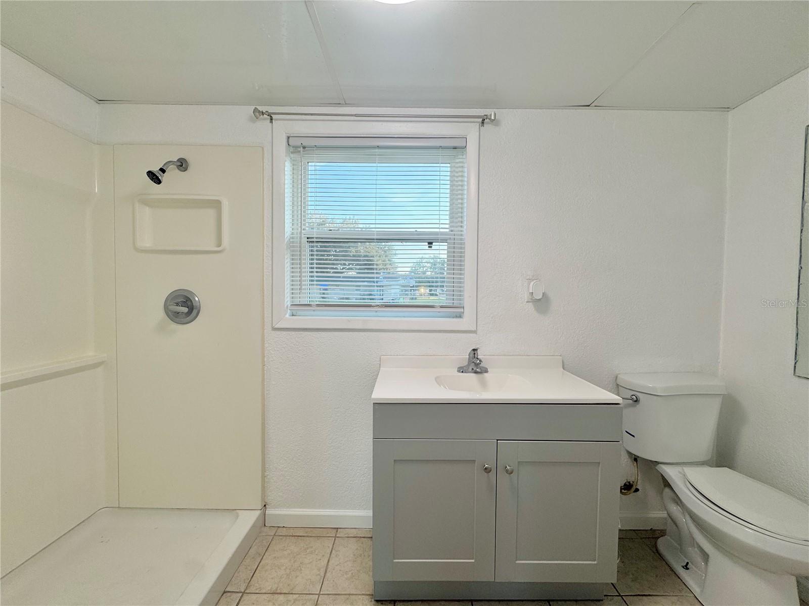 Image 17 of 25 For 674 Avenue L Se