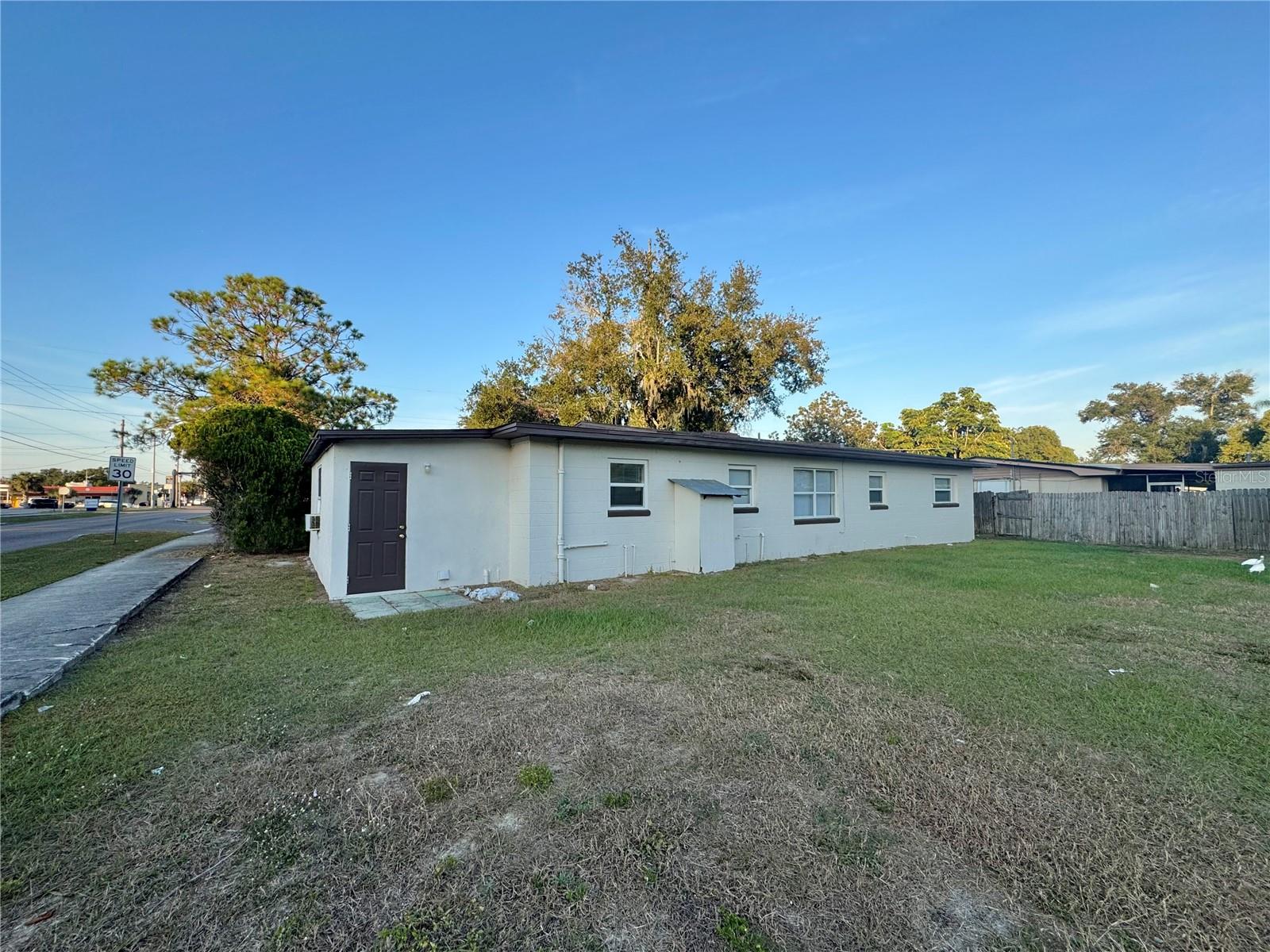 Image 22 of 25 For 674 Avenue L Se