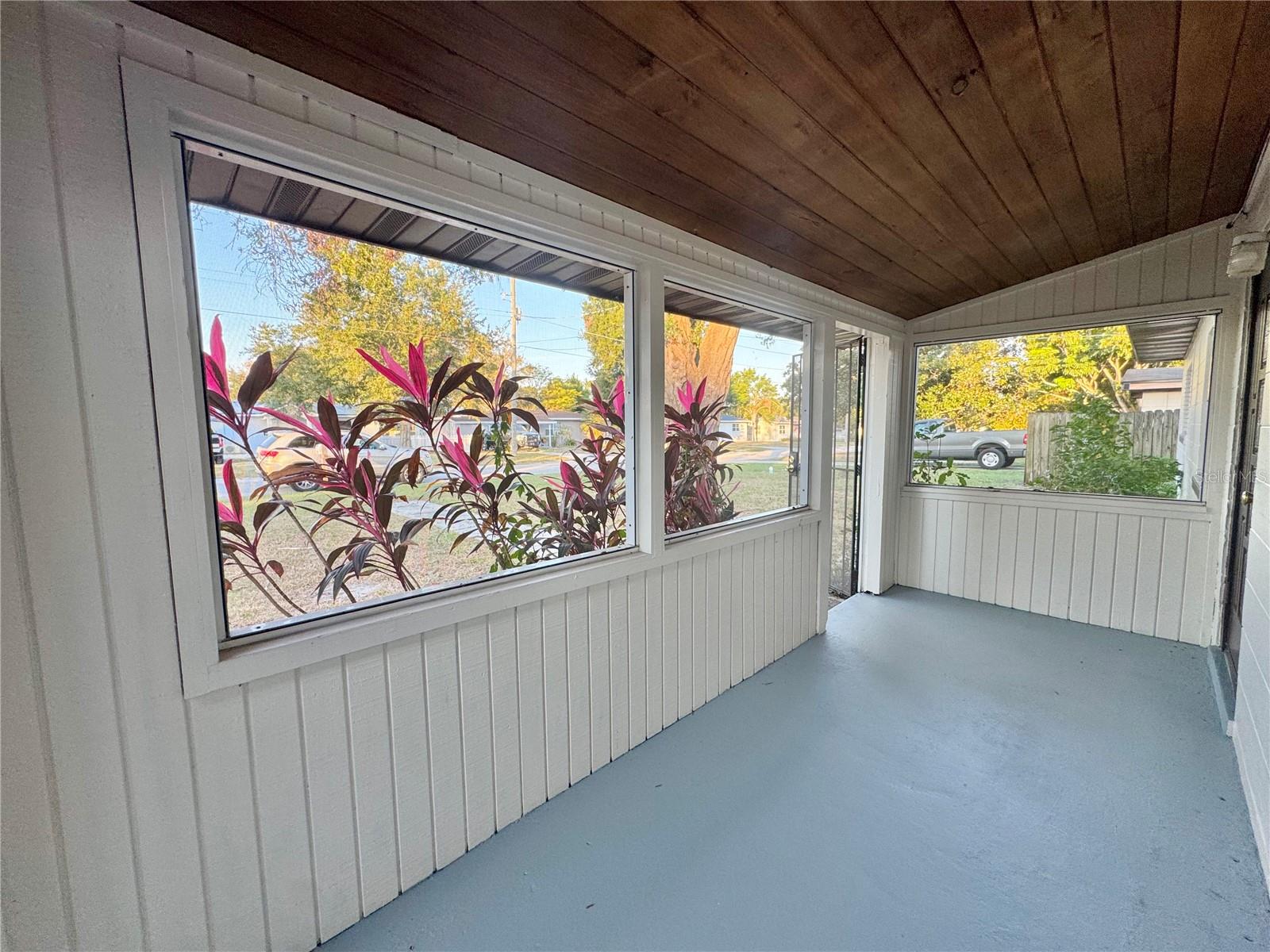 Image 23 of 25 For 674 Avenue L Se