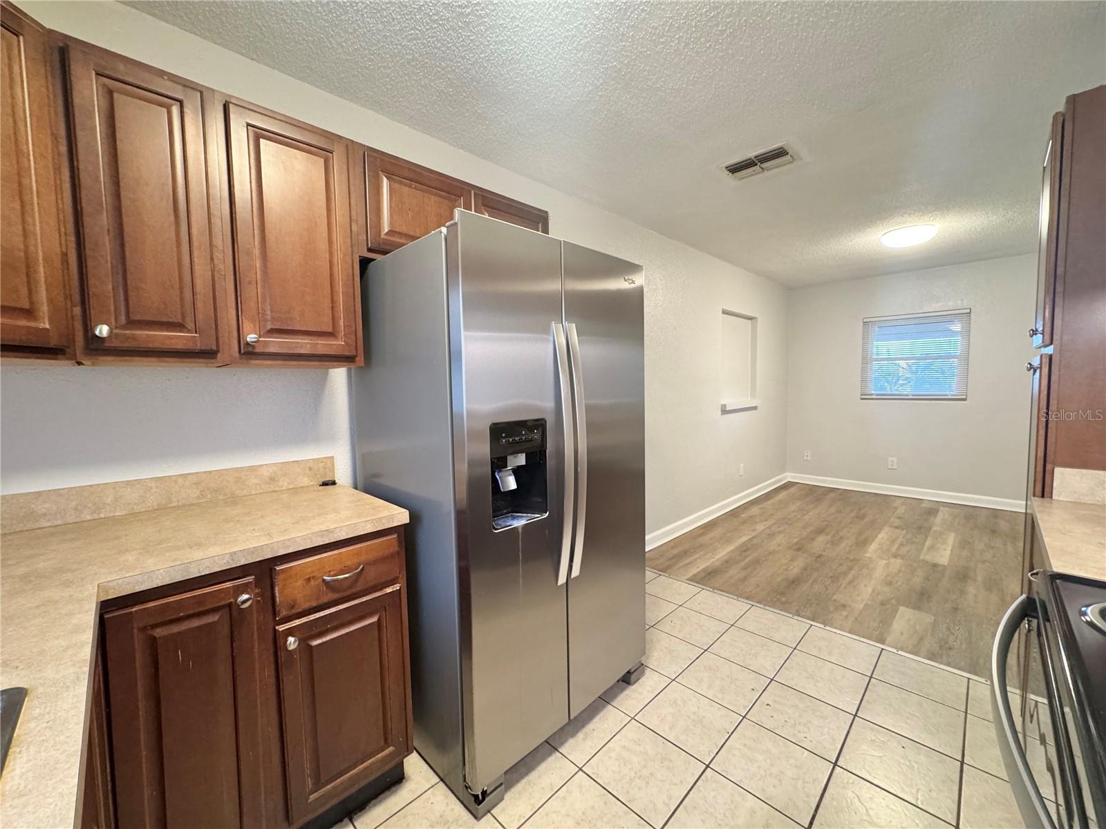 Image 5 of 25 For 674 Avenue L Se