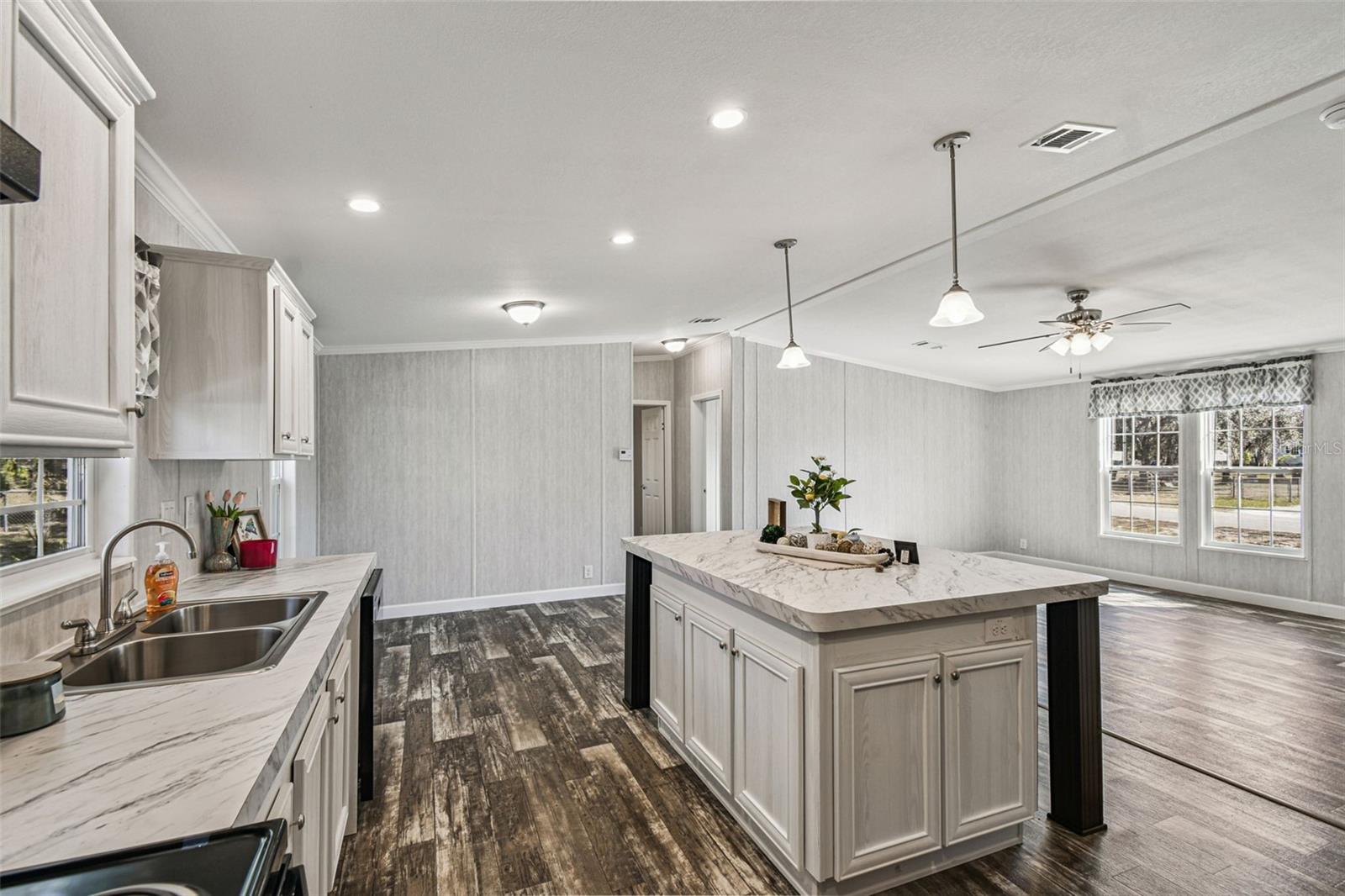 Image 11 of 23 For 2921 Silver Spur Loop