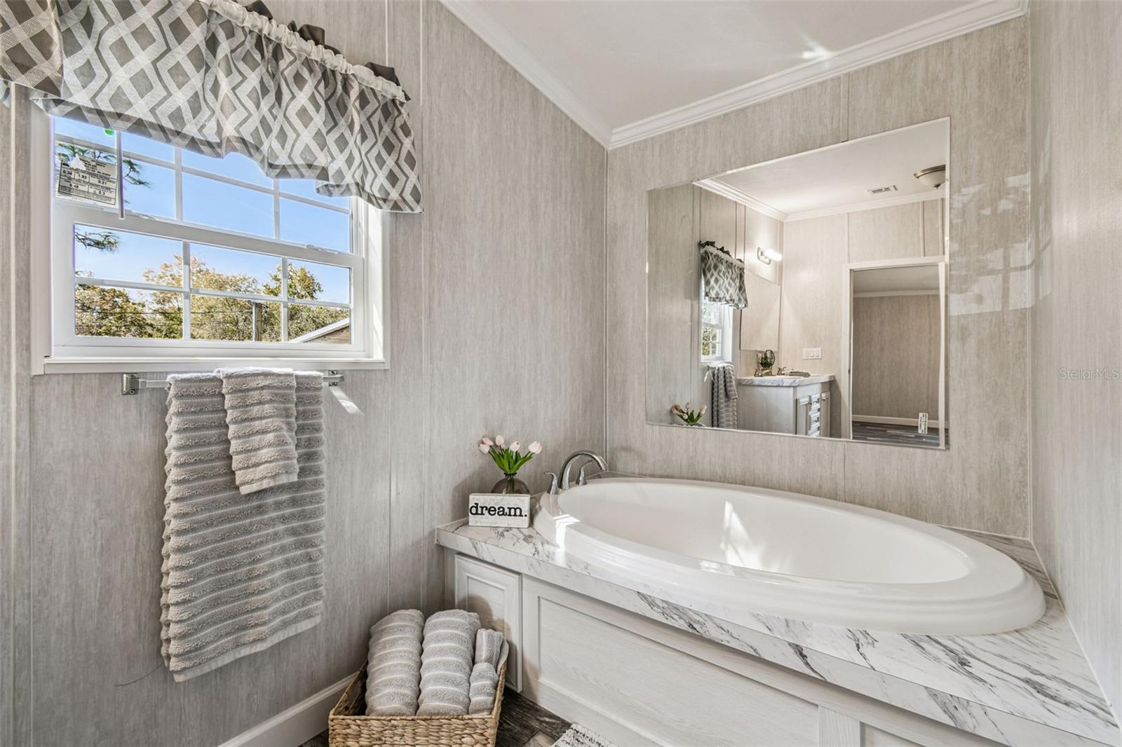 Image 16 of 23 For 2921 Silver Spur Loop