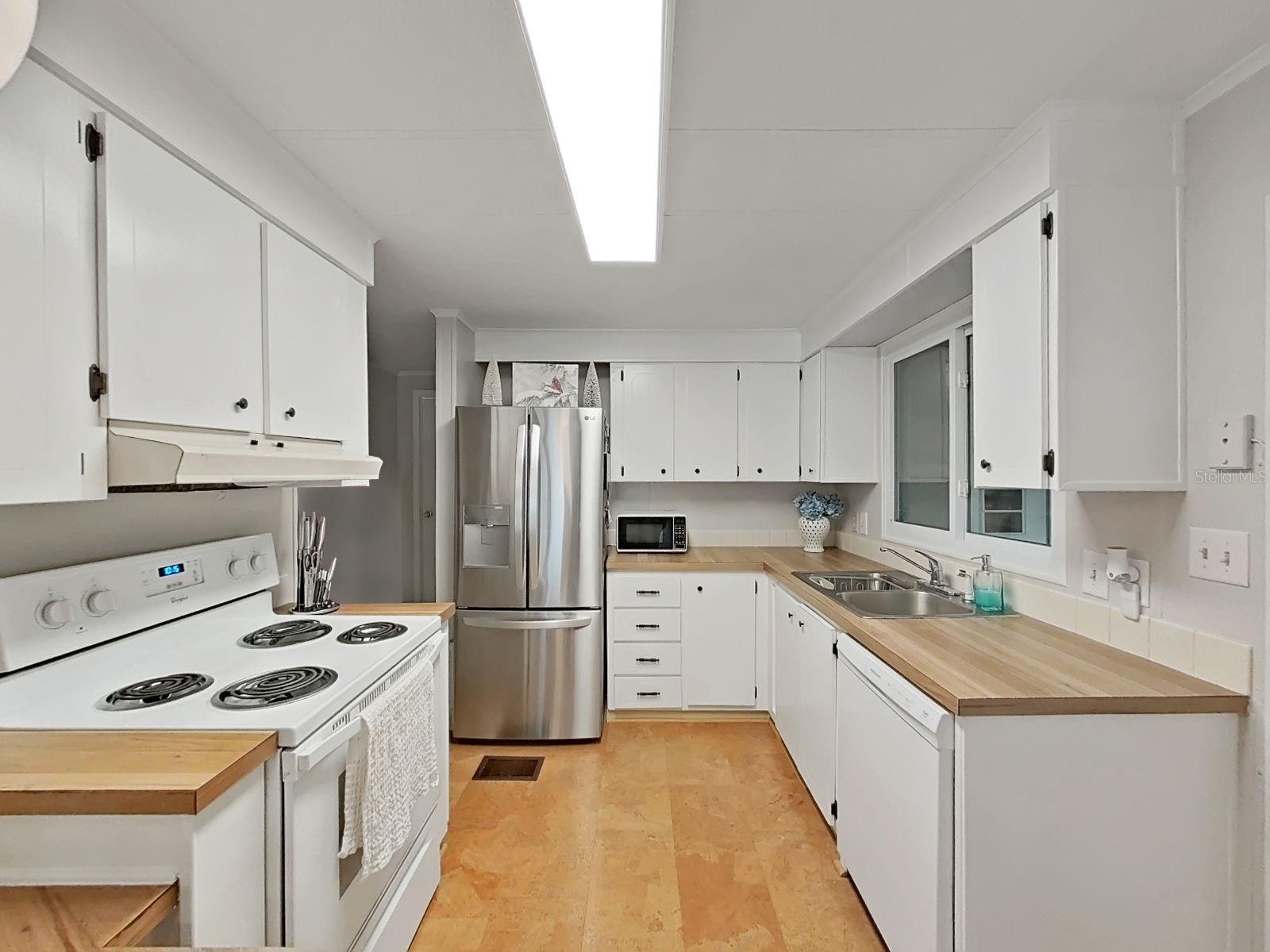 Image 20 of 45 For 4928 Foxdale Dr