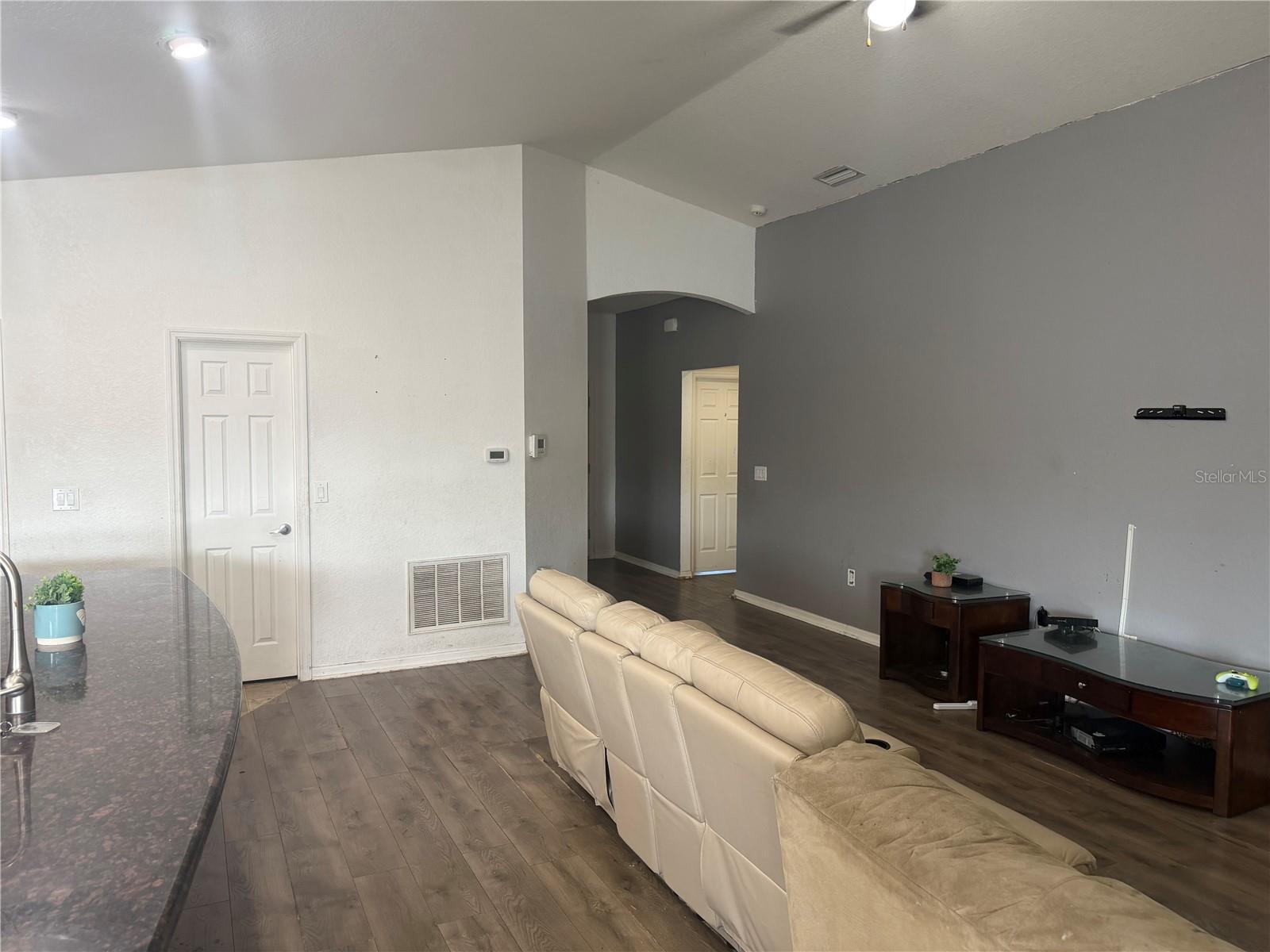 Image 7 of 14 For 3042 Grand Preserve Boulevard