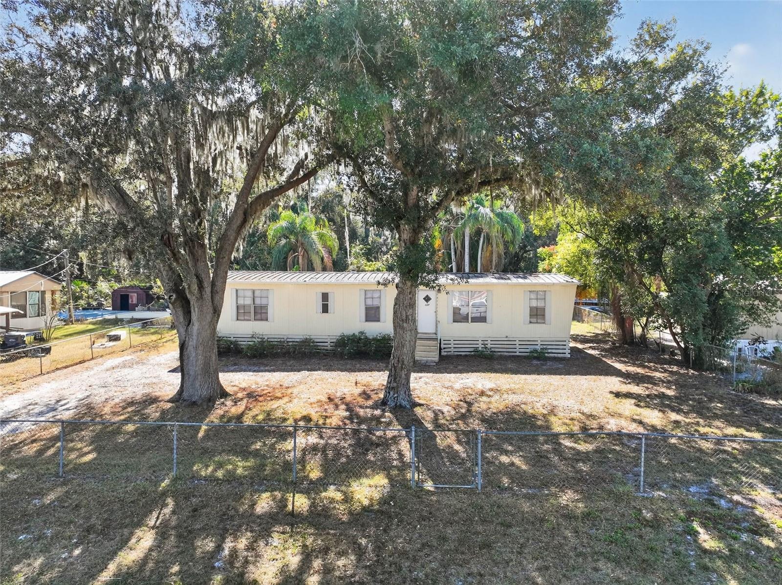 Details for 827 Indian Bluff, WINTER HAVEN, FL 33880